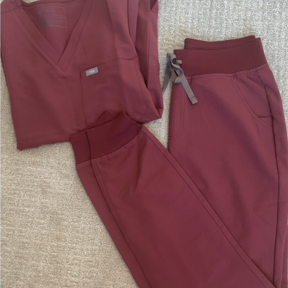 Figs Women's Maroon Jogger Set